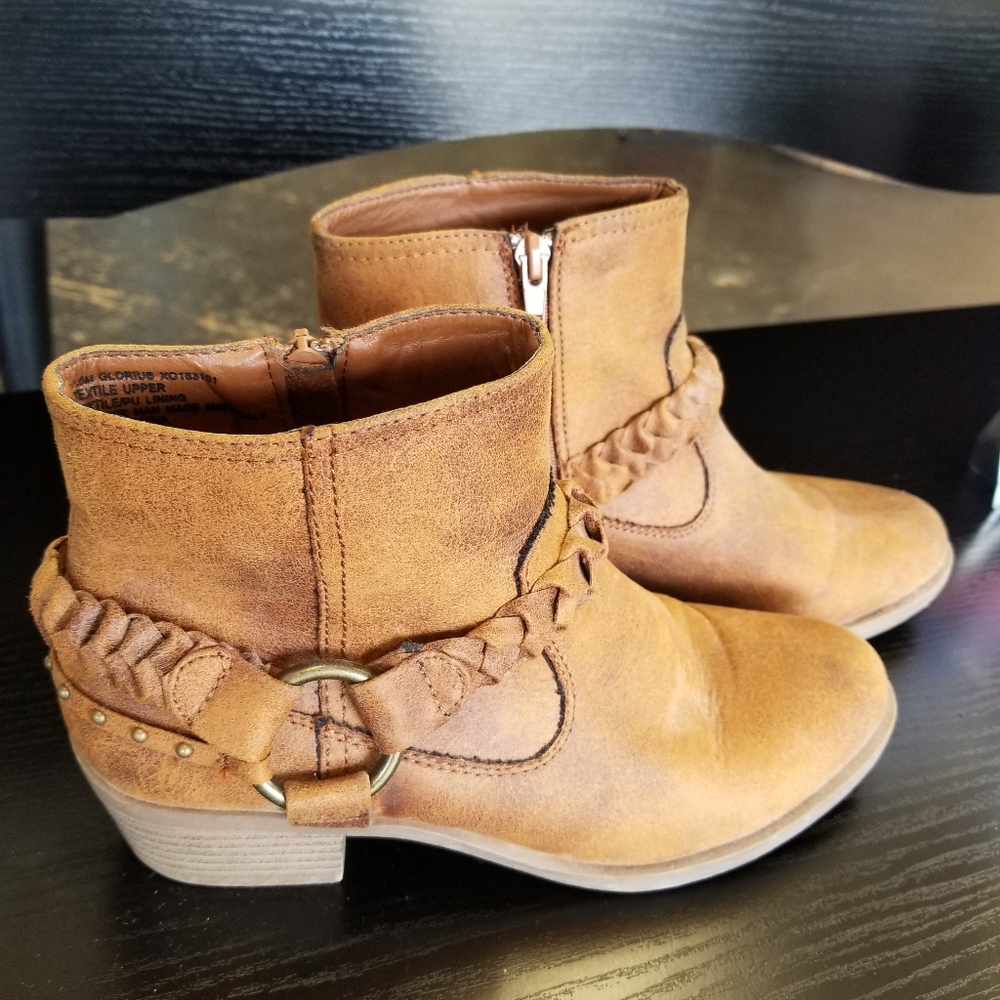 XOXO Booties
